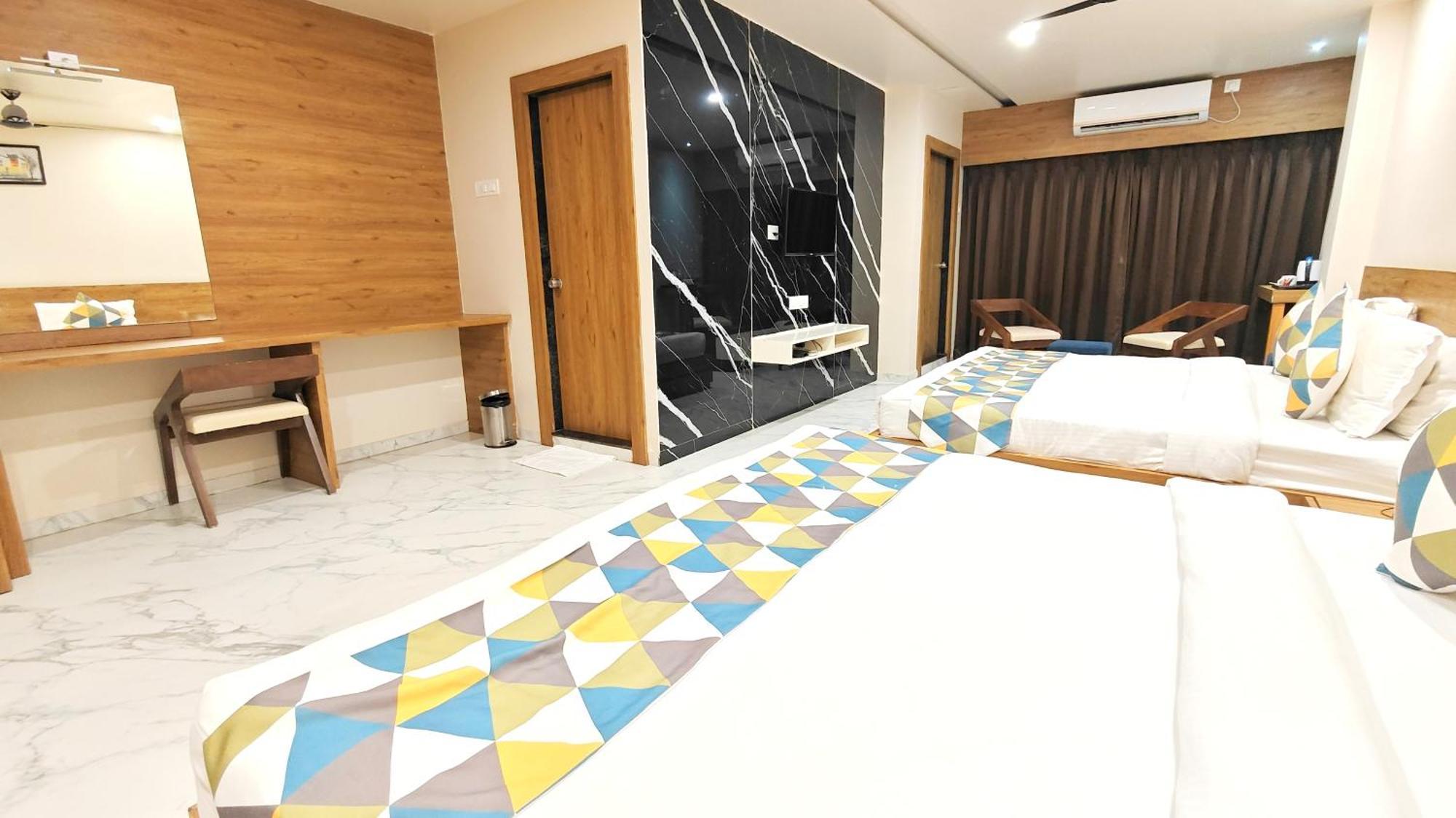 The Sky Imperial Unity Inn Garudeshwar Exterior foto
